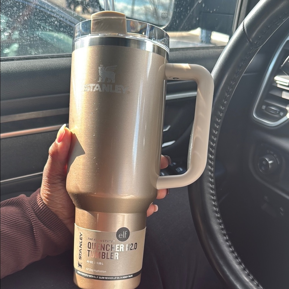 Stanley Gold Elf 40oz Quencher Tumbler new - Picture 1 of 3